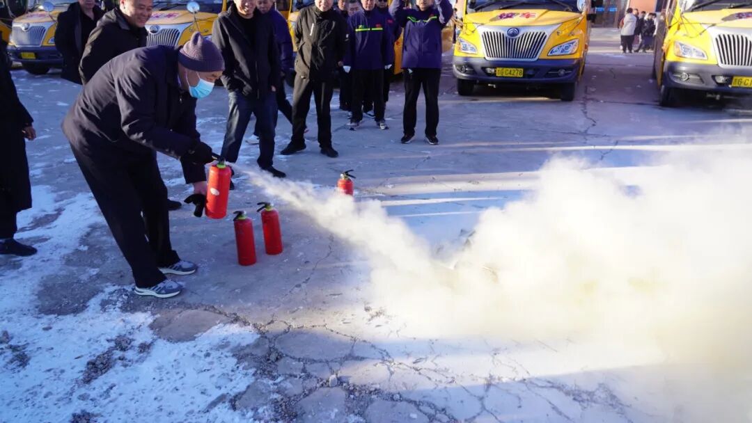 【通榆政法進行時】通榆縣公安局交通管理大隊——開展校車消防安全應急培訓演練活動 圖片