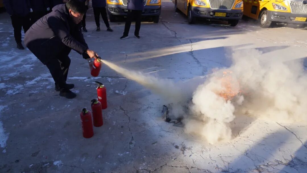 【通榆政法進行時】通榆縣公安局交通管理大隊——開展校車消防安全應急培訓演練活動 圖片