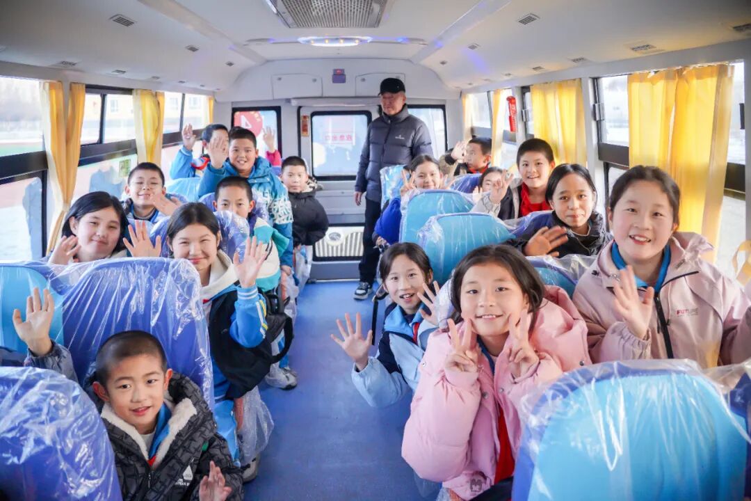 昌吉市第三批校車投入使用,鄉鎮學校校車服務實現全覆蓋 圖片