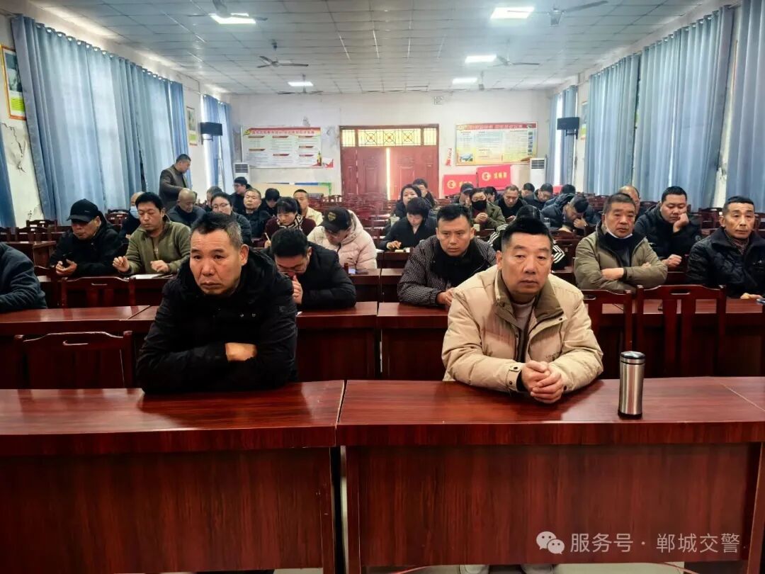 筑牢校車載人安全防線 鄲城交警聯合中心校開展校車駕駛員及隨車教師安全培訓會(二) 筑牢校車載人安全防線 鄲城交警聯合中心校開展校車駕駛員及隨車教師安全培訓會(二)