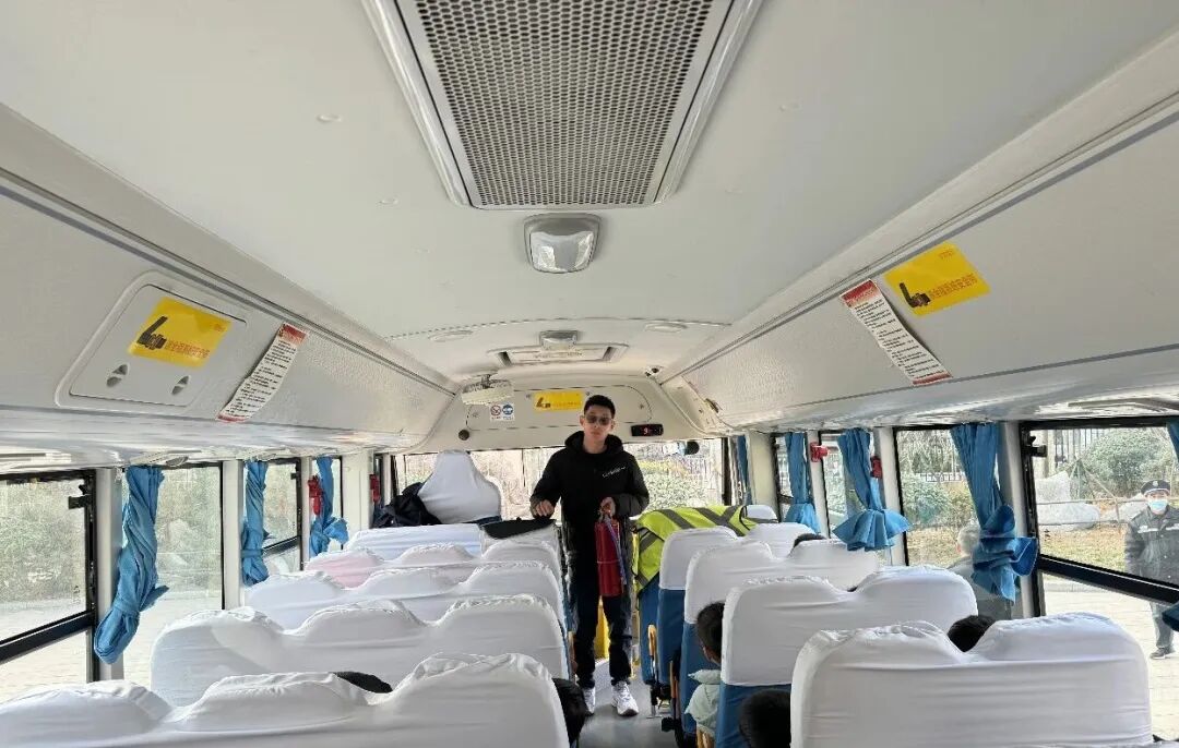 經開區·平安校園創建】筑牢安全防線 守護平安出行——日照市獻唐學校開展校車應急疏散演練 經開區·平安校園創建】筑牢安全防線 守護平安出行——日照市獻唐學校開展校車應急疏散演練