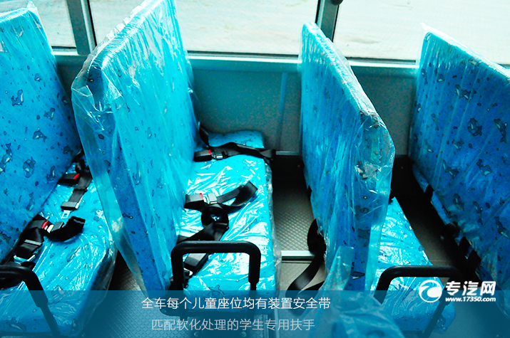 彰顯簡潔大方一汽華策38座幼兒園校車評測之內(nèi)飾篇空間6.jpg