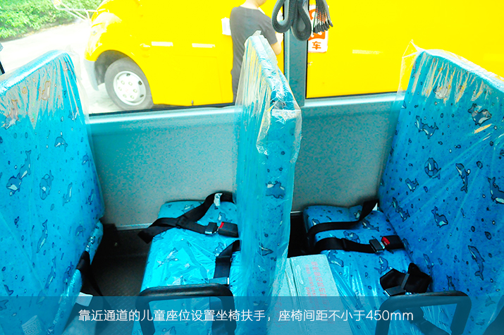 彰顯簡潔大方一汽華策38座幼兒園校車評測之內(nèi)飾篇空間9.jpg