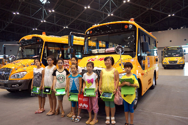 宇通校車智能管理系統(tǒng)亮相學校教育裝備展/ 宇通校車智能管理系統(tǒng)亮相學校教育裝備展