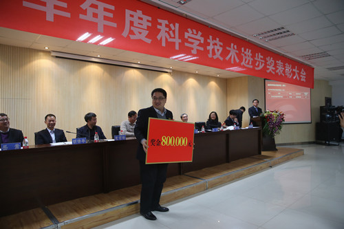 宇通客車科學技術表彰大會:35個獎項,單項獎金可達330萬元 單項大獎高達330萬 宇通重獎科技創新項目