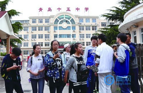 校車(chē)扮演“愛(ài)心送考車(chē)”服務(wù)中考考生