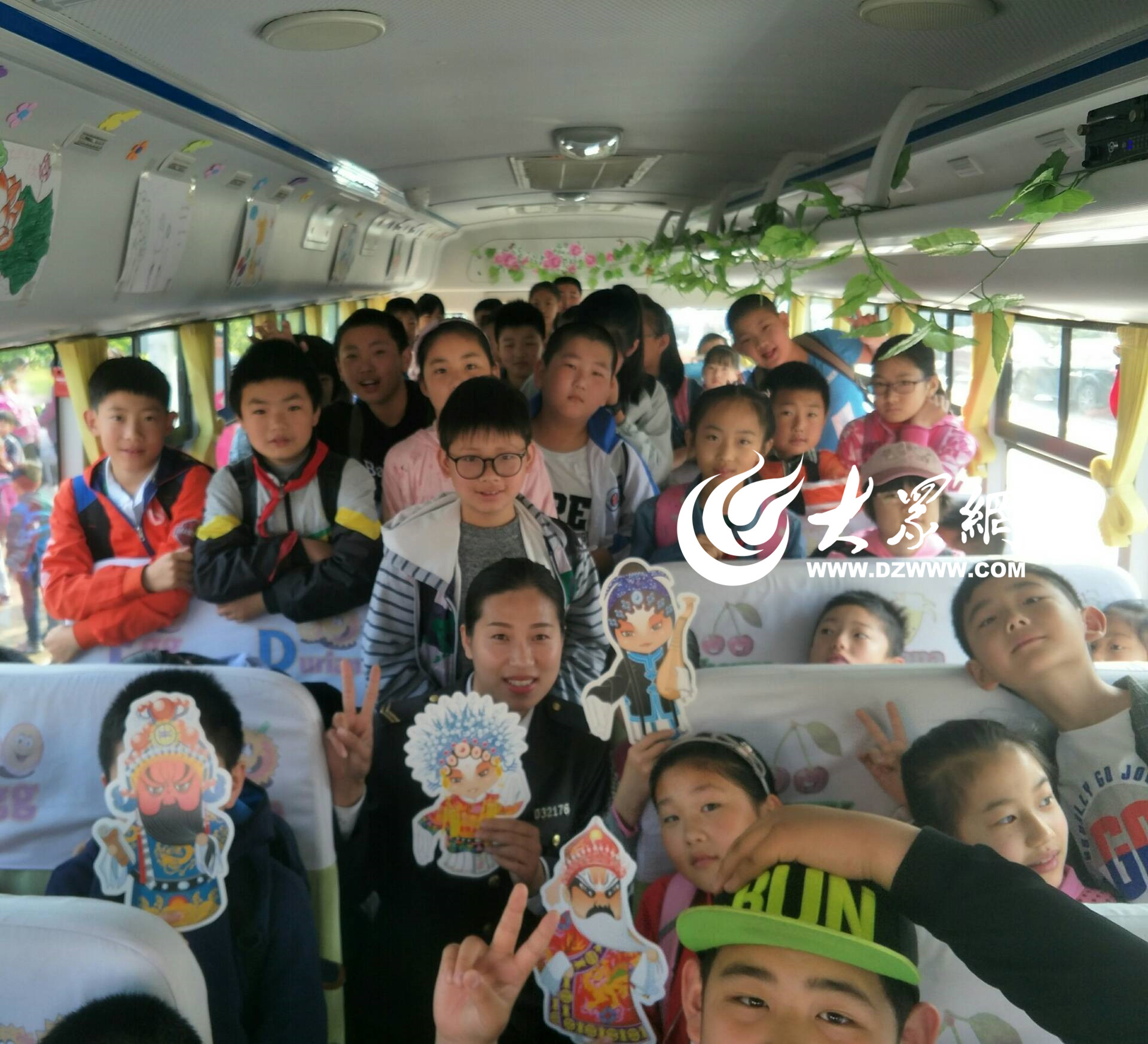 交運西海岸溫馨校車開展“京劇文化進校車”主題教育活動 點擊瀏覽下一張