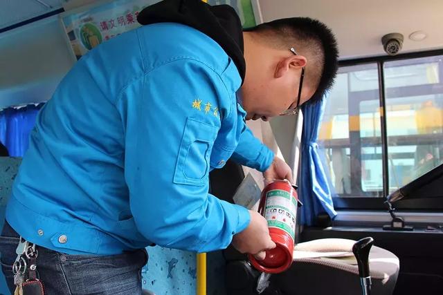 @嘉峪關家長,新學期學生可以坐著校車去上下學嘍!內含校車線路 @嘉峪關家長,新學期,校車開車啦!我們又可以坐著校車去上下學嘍!