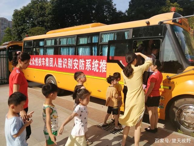 湖北眾悅校車服務集團與湖北廣電網絡赤壁支公司簽訂合作協議/ 湖北眾悅校車服務集團與湖北廣電網絡赤壁支公司簽訂合作協議