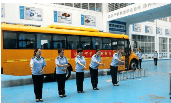 車休人不休 東港校車開展照管員暑期“比武練兵” 車休人不休 東港校車開展照管員暑期“比武練兵”