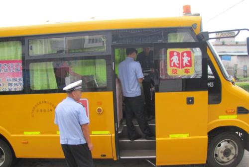 河南禹州一“黑校車”被罰超萬元