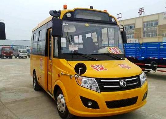 強塞24名幼兒 超員校車被查獲