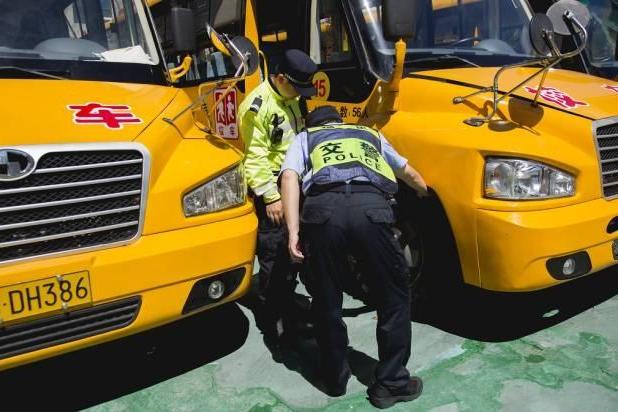 山東東營市組織開展全市校車安全管理聯(lián)合檢查活動