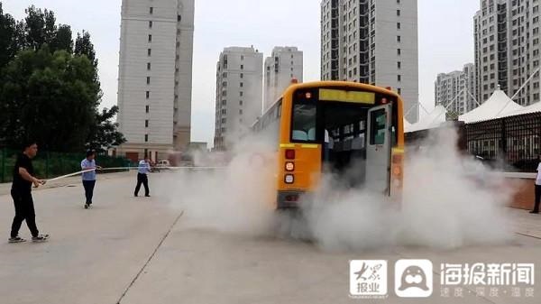 山東高唐交警聯合教體局、學校、校車公司共同開展校車事故與消防應急演練 山東高唐交警聯合教體局、學校、校車公司共同開展校車事故與消防應急演練