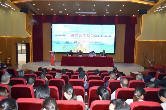 守校車管理底線,護學生生命安全 守校車管理底線,護學生生命安全