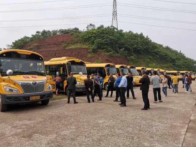 守校車管理底線,護學生生命安全 守校車管理底線,護學生生命安全