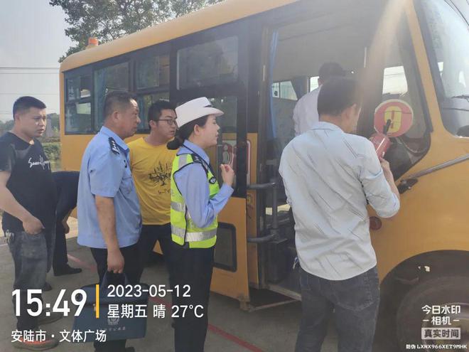 安陸多部門聯合開展校車安全檢查/ 安陸多部門聯合開展校車安全檢查