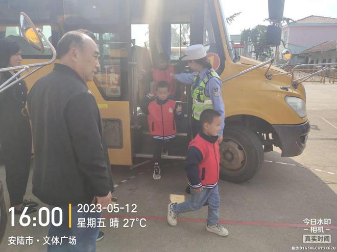 安陸多部門聯合開展校車安全檢查/ 安陸多部門聯合開展校車安全檢查