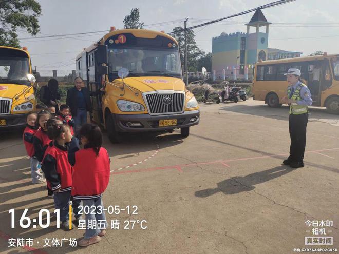 安陸多部門聯合開展校車安全檢查/ 安陸多部門聯合開展校車安全檢查