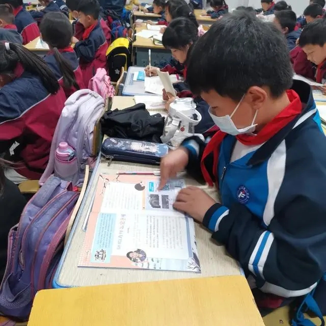 中方縣:鄉(xiāng)村校車“跑出”幸福“新高度” 中方縣:鄉(xiāng)村校車“跑出”幸福“新高度”