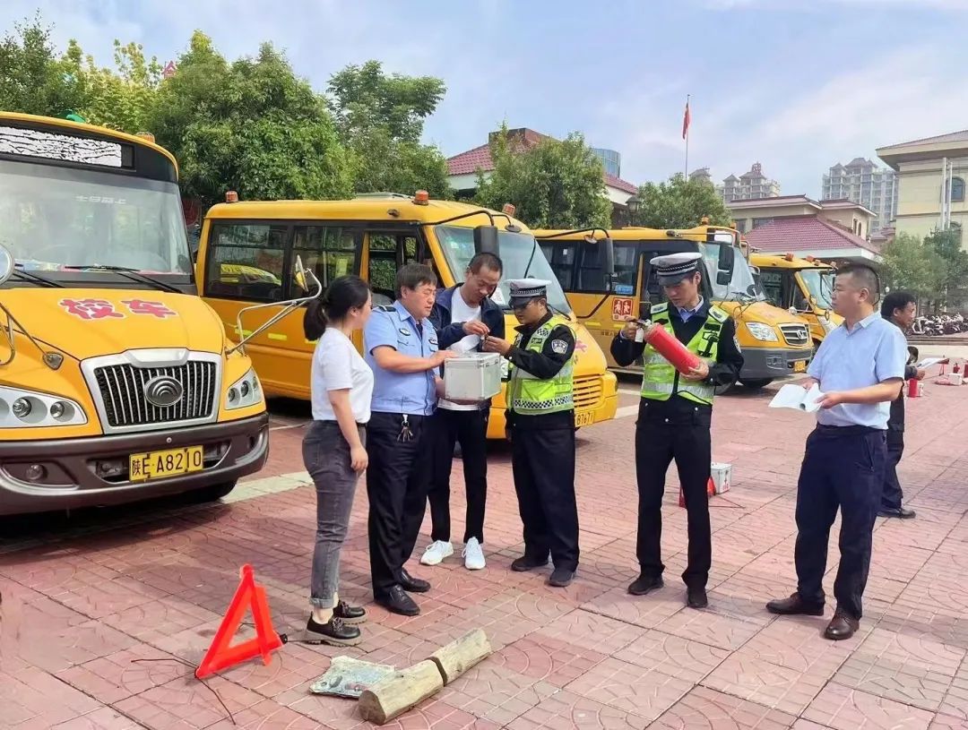 合陽縣多部門聯合勘驗確保校車安全運行/ 圖片