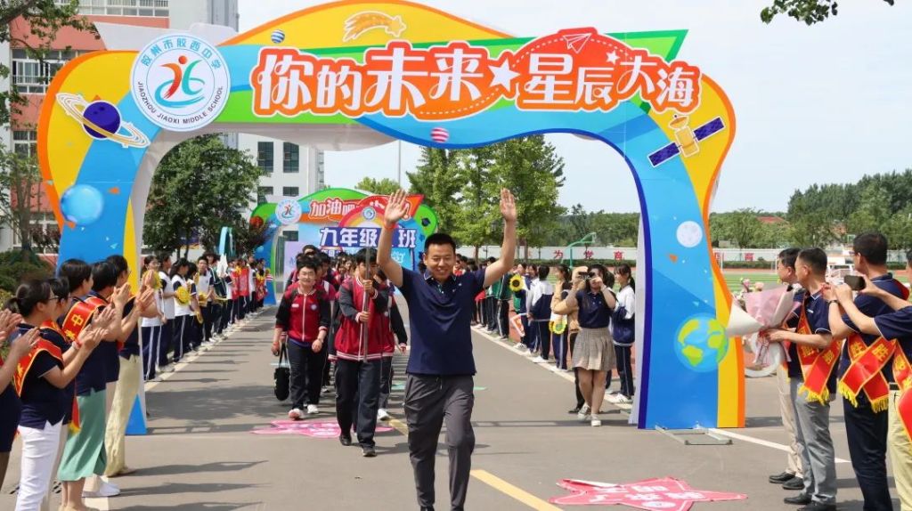 溫情守護(hù)十一載 愛心送考再啟航 溫情守護(hù)十一載 愛心送考再啟航