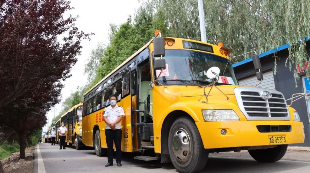 溫情守護(hù)十一載 愛心送考再啟航 溫情守護(hù)十一載 愛心送考再啟航