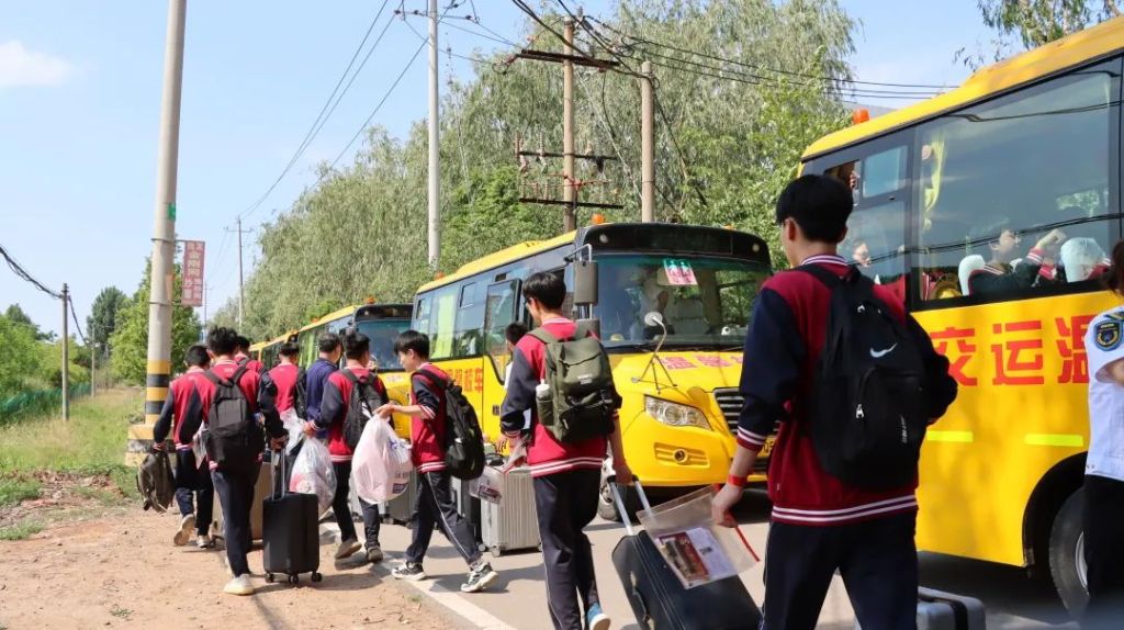 溫情守護(hù)十一載 愛心送考再啟航 溫情守護(hù)十一載 愛心送考再啟航