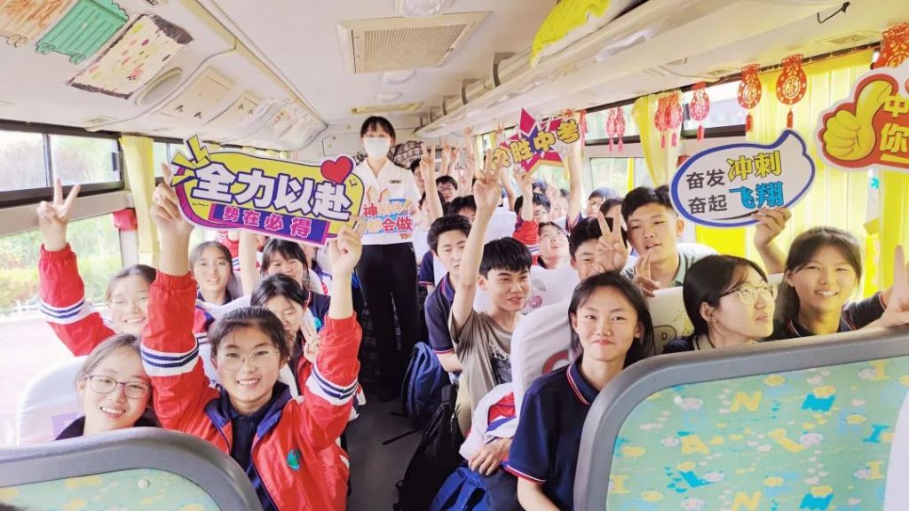 溫情守護(hù)十一載 愛心送考再啟航 溫情守護(hù)十一載 愛心送考再啟航