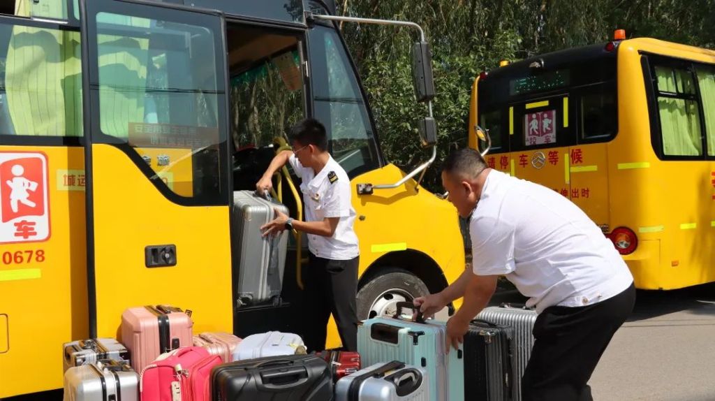 溫情守護(hù)十一載 愛心送考再啟航 溫情守護(hù)十一載 愛心送考再啟航