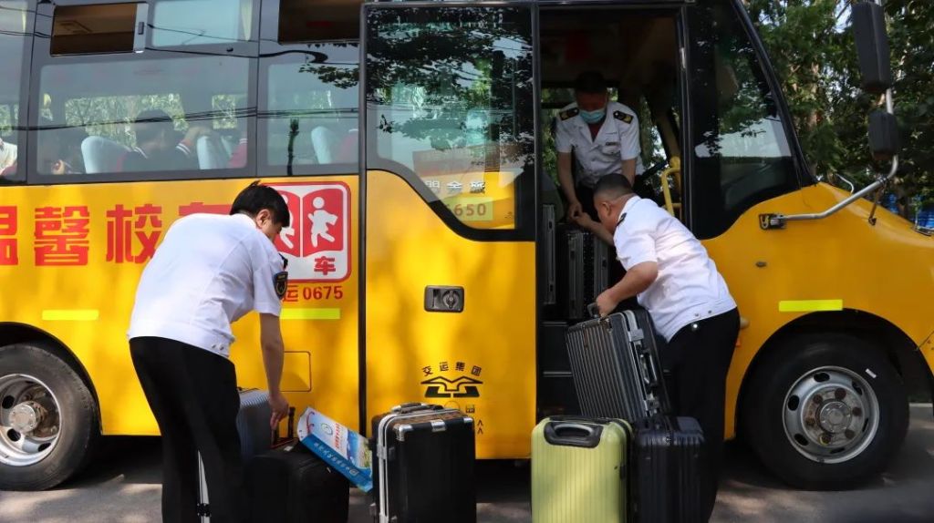 溫情守護(hù)十一載 愛心送考再啟航 溫情守護(hù)十一載 愛心送考再啟航