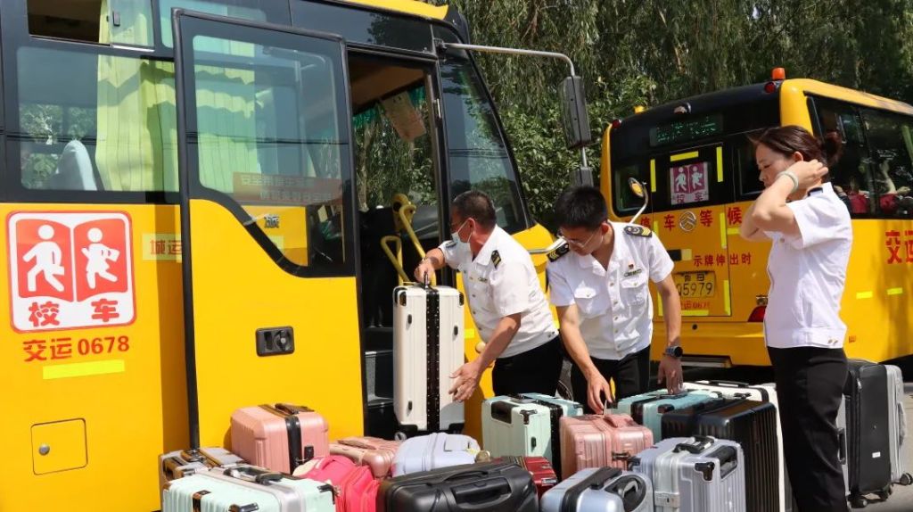 溫情守護(hù)十一載 愛心送考再啟航 溫情守護(hù)十一載 愛心送考再啟航