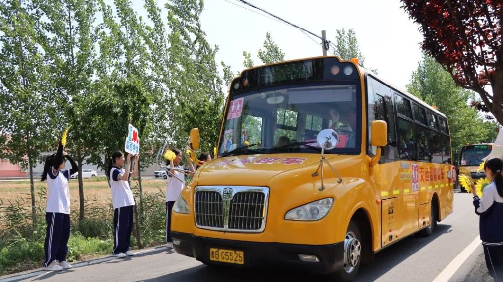 溫情守護(hù)十一載 愛心送考再啟航 溫情守護(hù)十一載 愛心送考再啟航