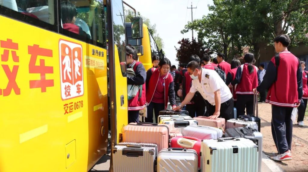 溫情守護(hù)十一載 愛心送考再啟航 溫情守護(hù)十一載 愛心送考再啟航