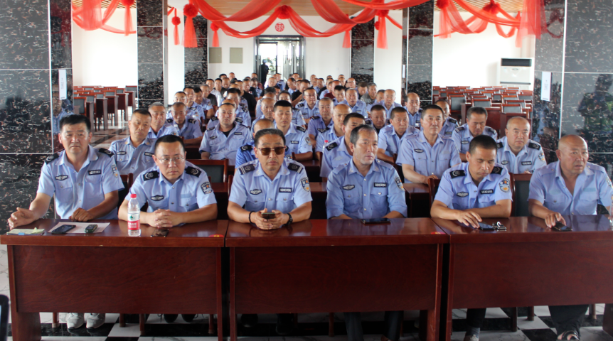 懷仁交警深入校車公司開展安全檢查和宣傳活動/ 圖片