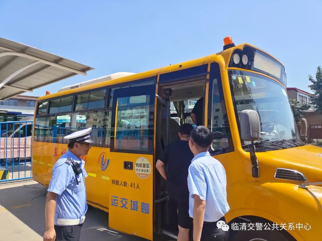 臨清交警大隊聯合相關部門開展校車安全專項檢查/ 圖片