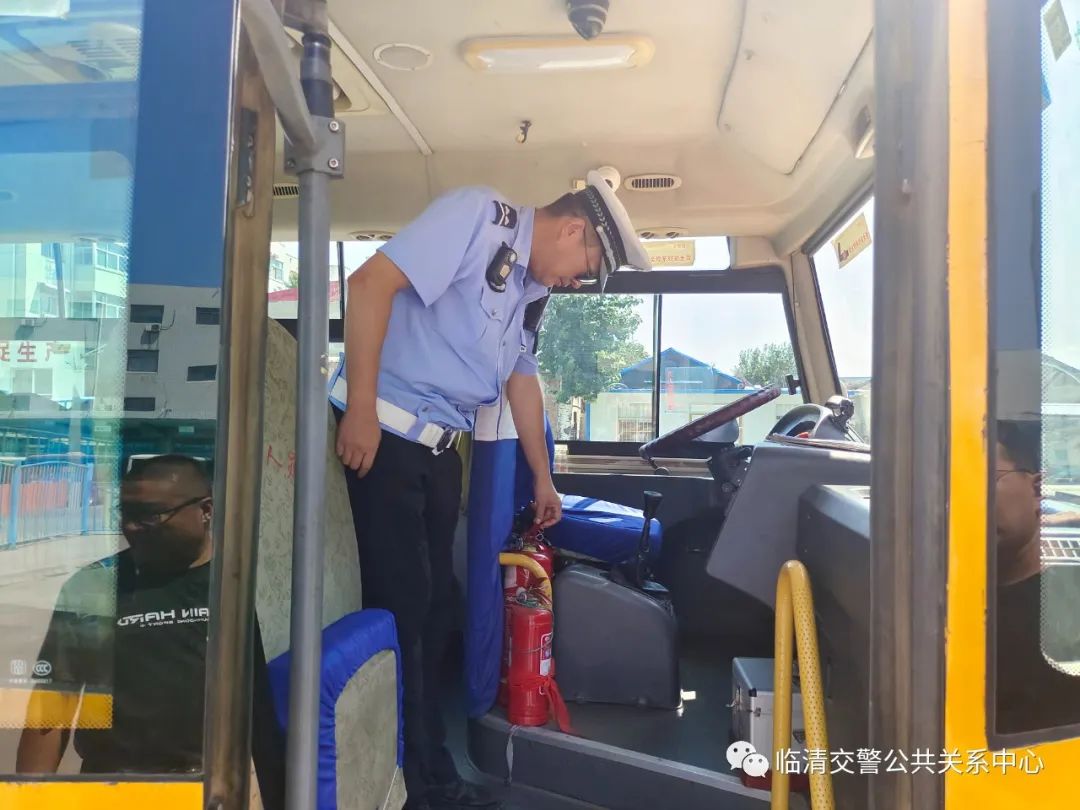 臨清交警大隊聯合相關部門開展校車安全專項檢查/ 圖片