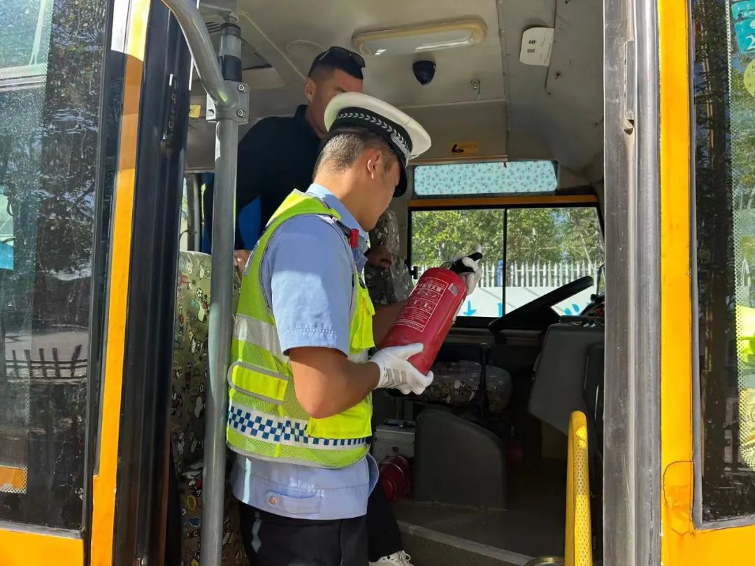 【夏季行動·平安守護】護航開學季|校車大“體檢”,為學生上好“安全鎖” 圖片
