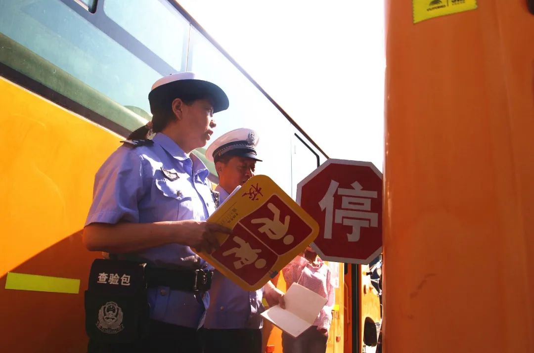 【豫筑平安】秋季開學在即 武陟交警開展校車安全大“體檢” 圖片