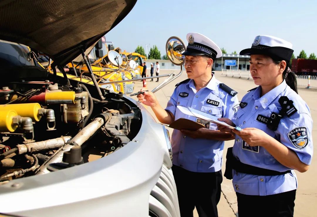 【豫筑平安】秋季開學在即 武陟交警開展校車安全大“體檢” 圖片