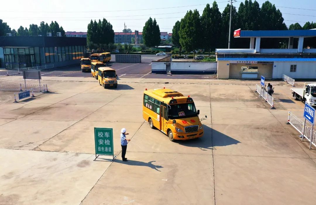 【豫筑平安】秋季開學在即 武陟交警開展校車安全大“體檢” 圖片