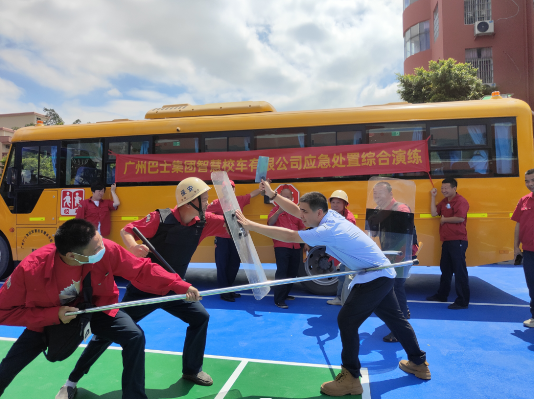 嚴把校車“安全關(guān)”,守護平安上學路 圖片
