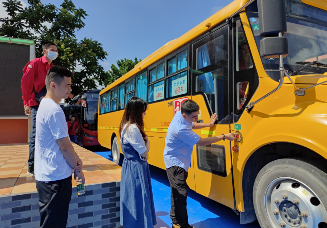 嚴把校車“安全關(guān)”,守護平安上學路 圖片