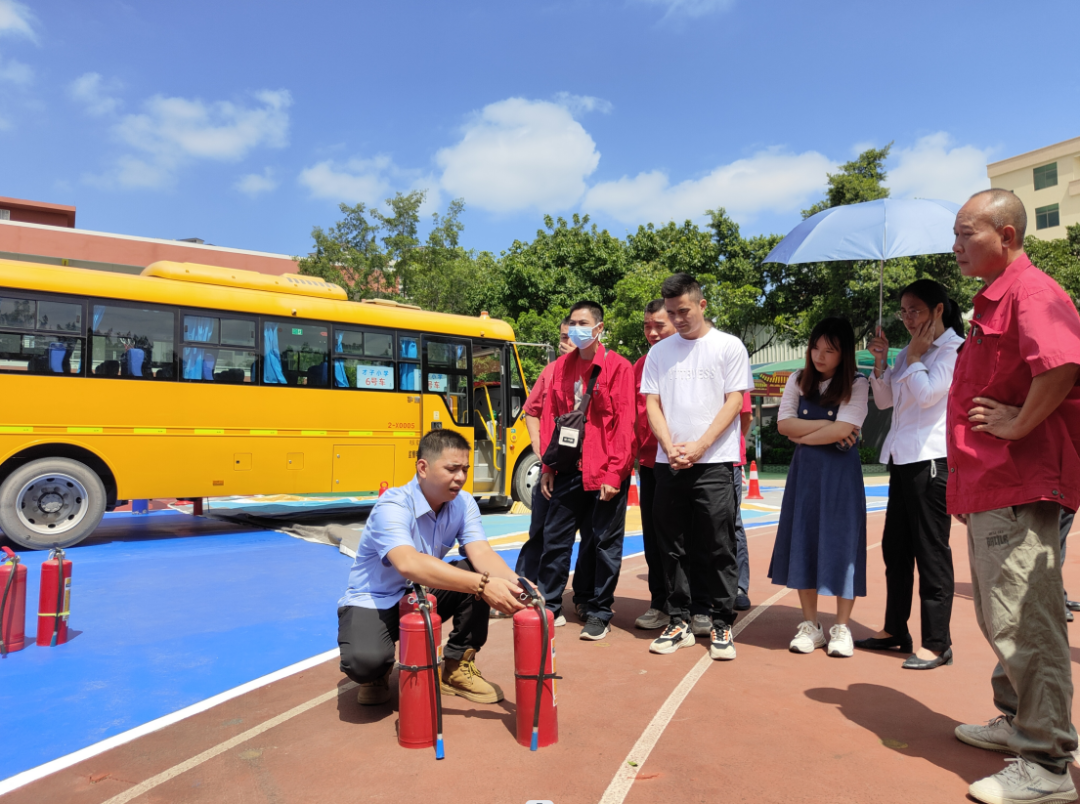 嚴把校車“安全關(guān)”,守護平安上學路 圖片