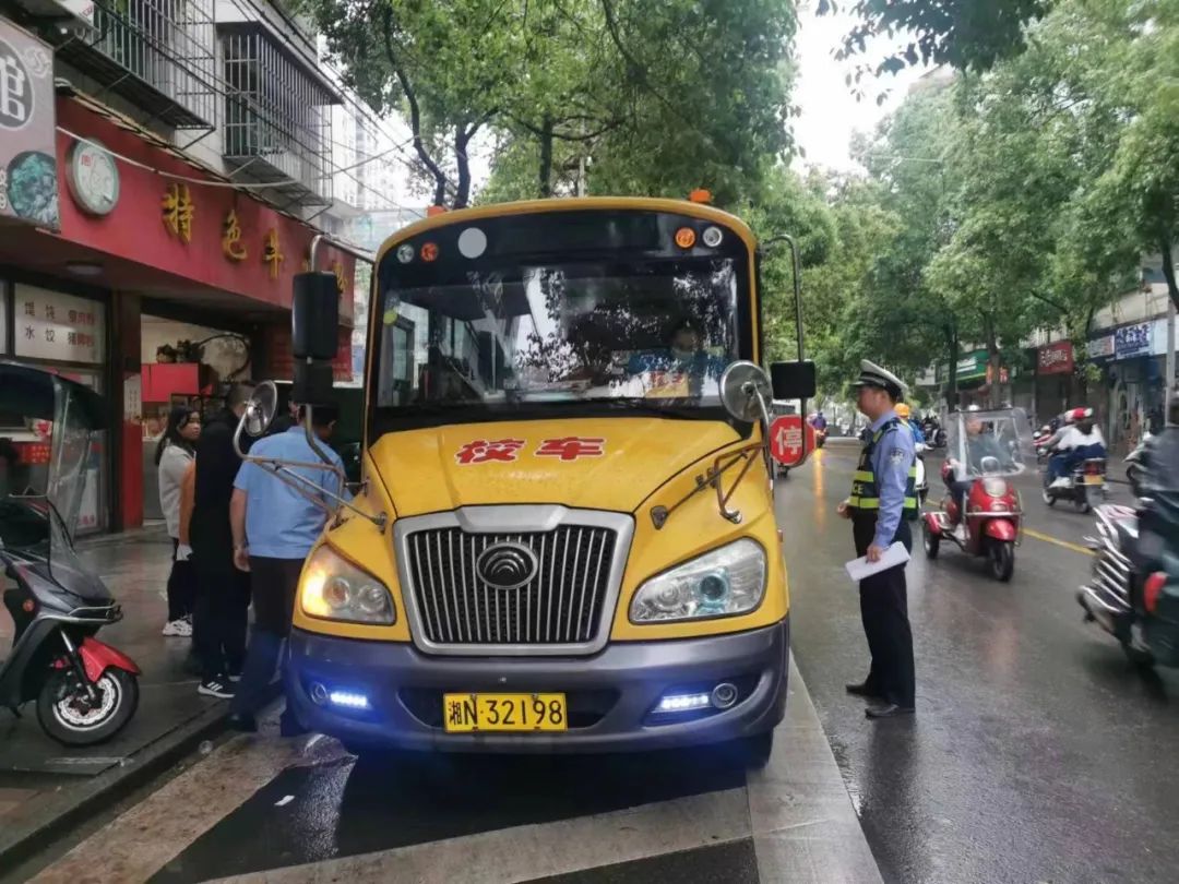 護航開學季 校車安全“大體檢” 圖片