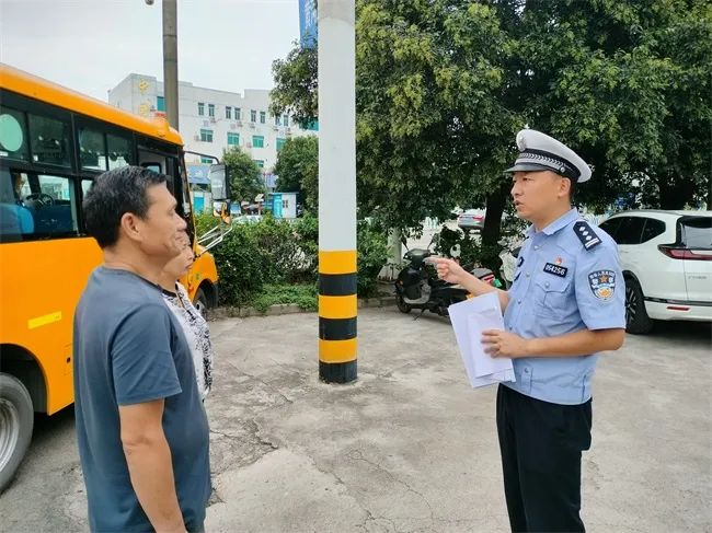 三大隊丨開展校車安全大檢查 擰緊校車“安全閥” 圖片