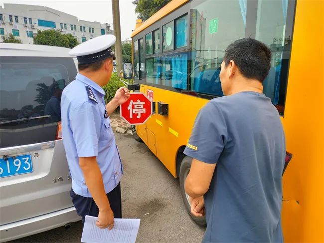 三大隊丨開展校車安全大檢查 擰緊校車“安全閥” 圖片