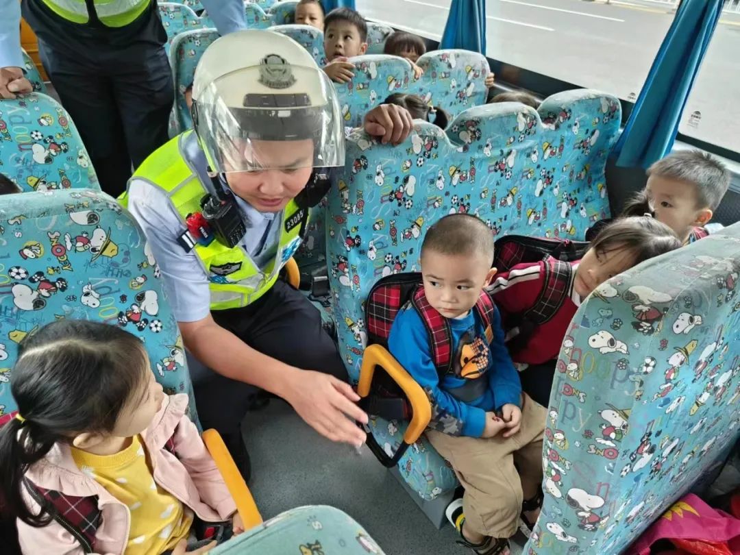 肇慶交警開展全市校車安全隱患大排查/ 圖片