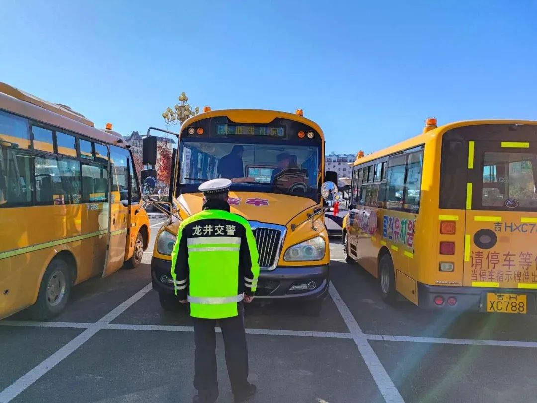 冬季行動丨龍井交警開展冬季校車安全大檢查/ 圖片
