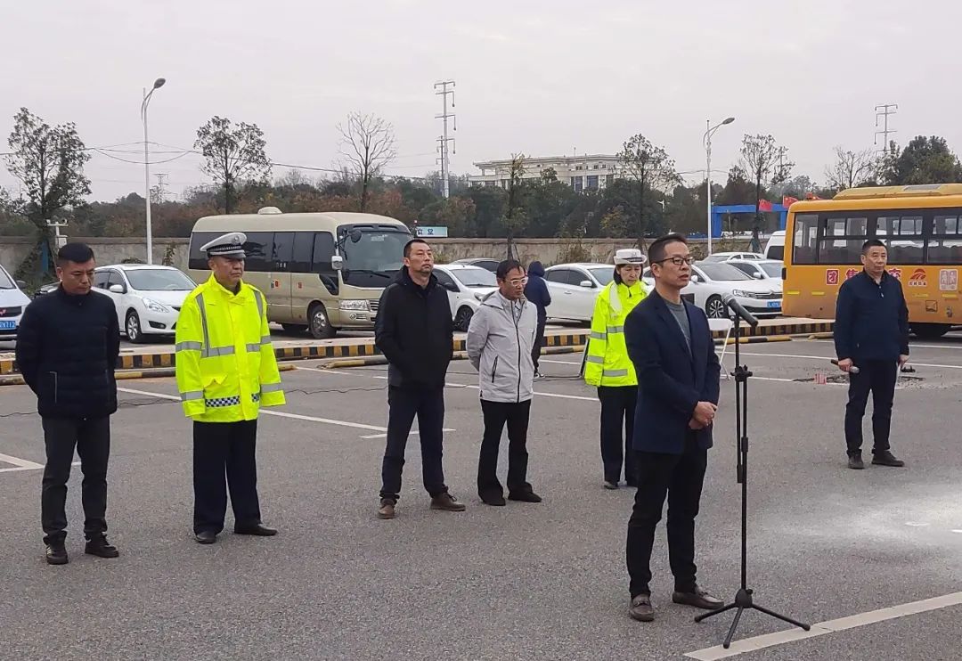 嘉魚鴻祥校車公司開展校車突發事件應急救援演練/ 圖片